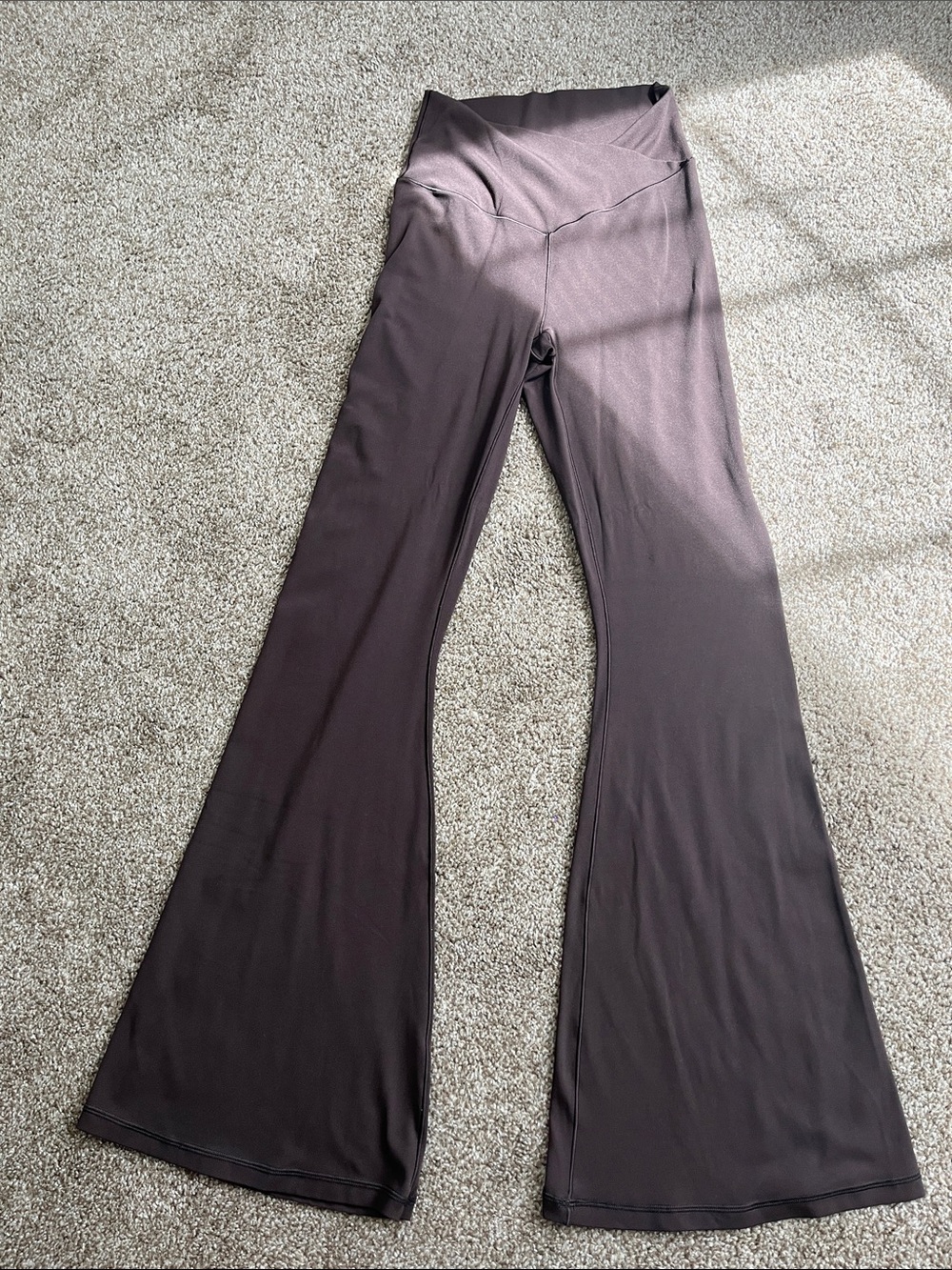 OFFLINE Flare Hi-Rise brown leggings
Short inseam 
It is in good condition